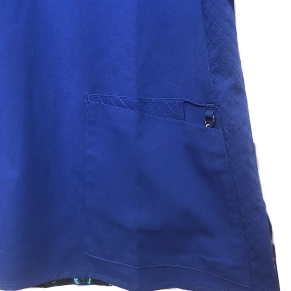 VERA BRADLEY scrub top - Picture 4 of 8